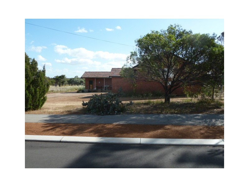 1 McLennan Street, Quairading WA 6383