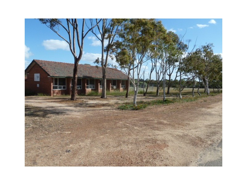 1 McLennan Street, Quairading WA 6383