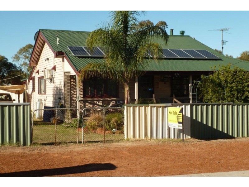 30 McLennan Street, Quairading WA 6383