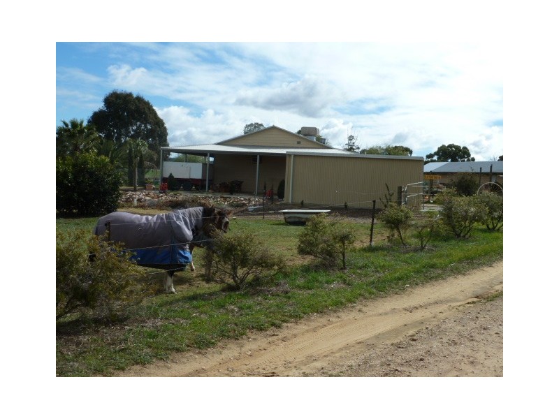 33 Ashton Street, Quairading WA 6383