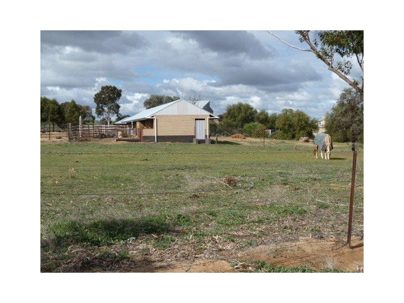 33 Ashton Street, Quairading WA 6383