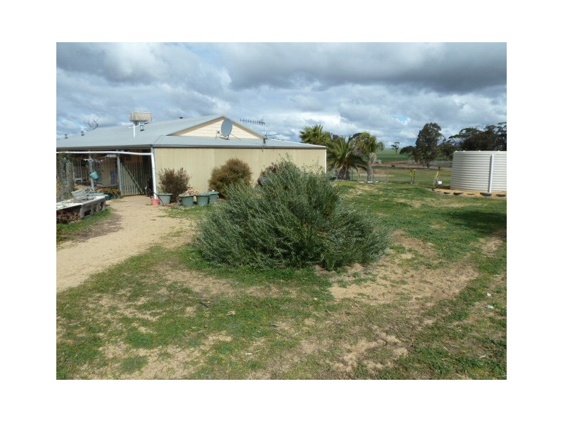 33 Ashton Street, Quairading WA 6383