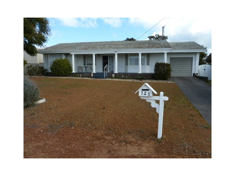125 McLennan Street, Quairading WA 6383