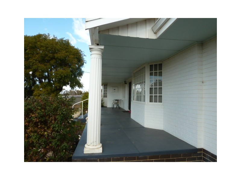 125 McLennan Street, Quairading WA 6383