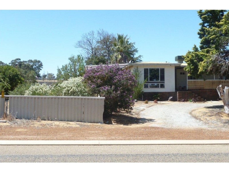 17 Ashton Street, Quairading WA 6383