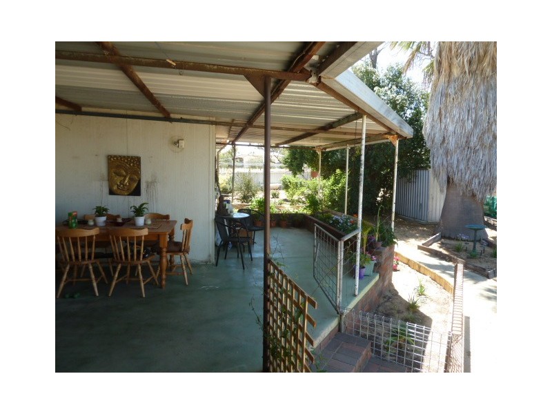 17 Ashton Street, Quairading WA 6383