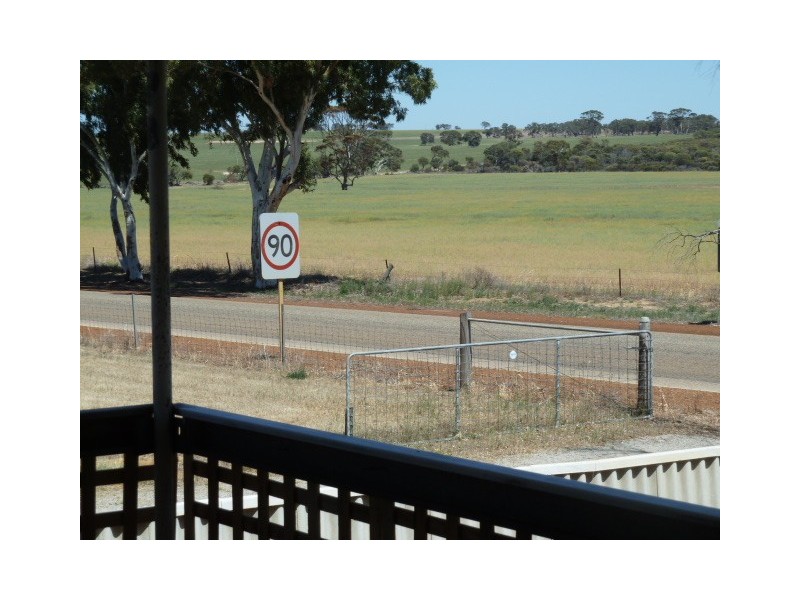 17 Ashton Street, Quairading WA 6383