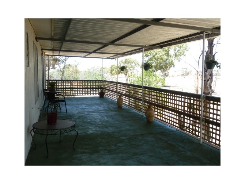 17 Ashton Street, Quairading WA 6383