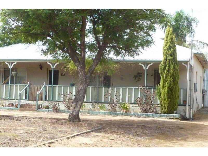 11 Ashton Street, Quairading WA 6383