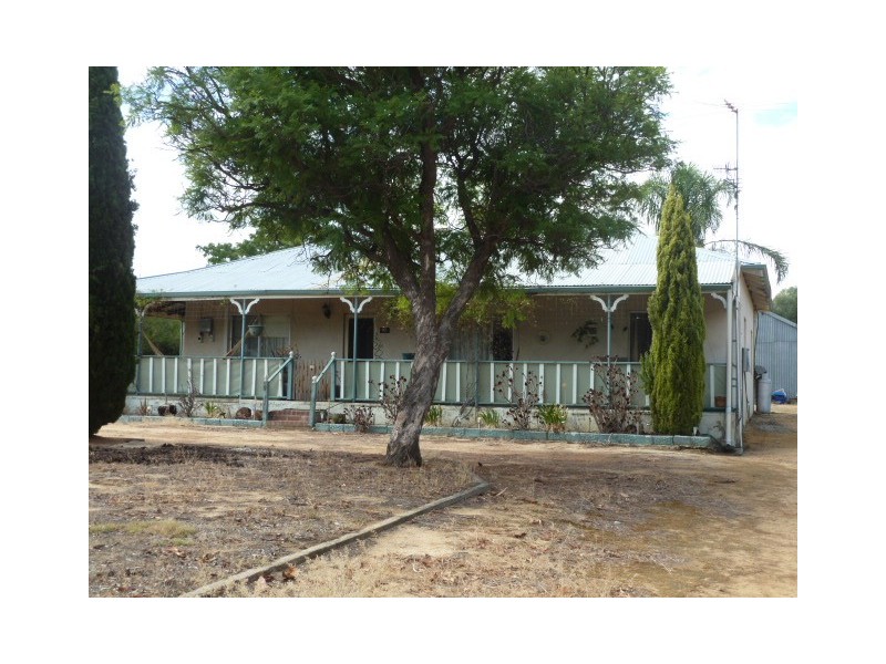 11 Ashton Street, Quairading WA 6383