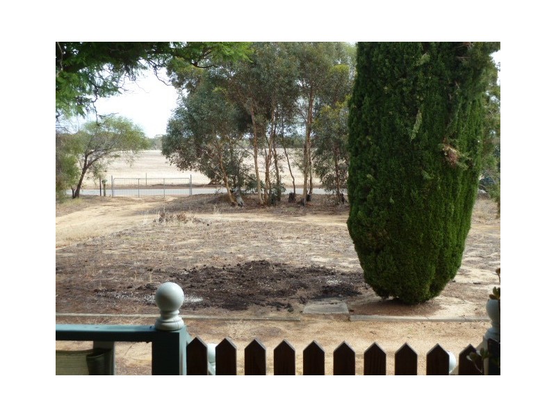 11 Ashton Street, Quairading WA 6383
