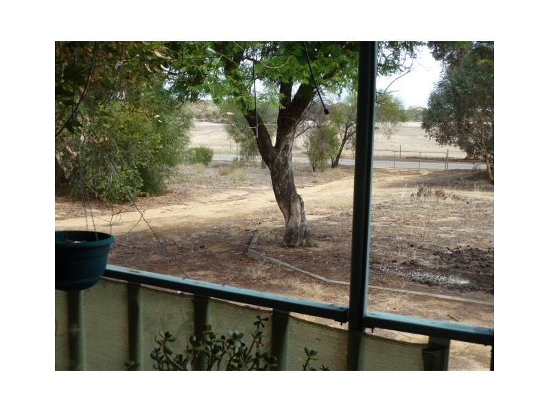 11 Ashton Street, Quairading WA 6383