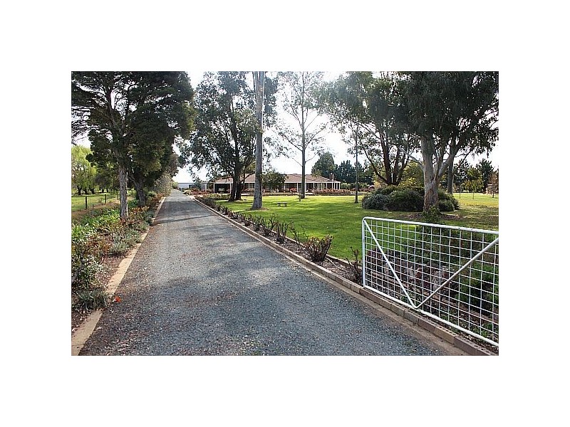 74 Howards Lane, Kyabram VIC 3620