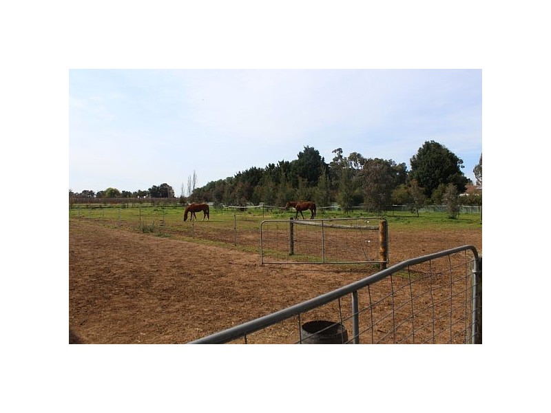 74 Howards Lane, Kyabram VIC 3620