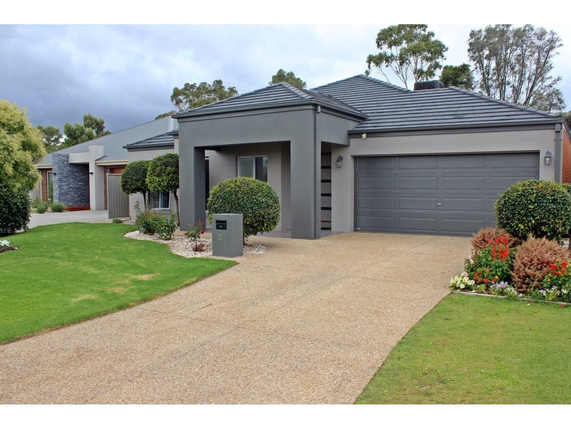 21 Brookwater Crescent, Tatura VIC 3616