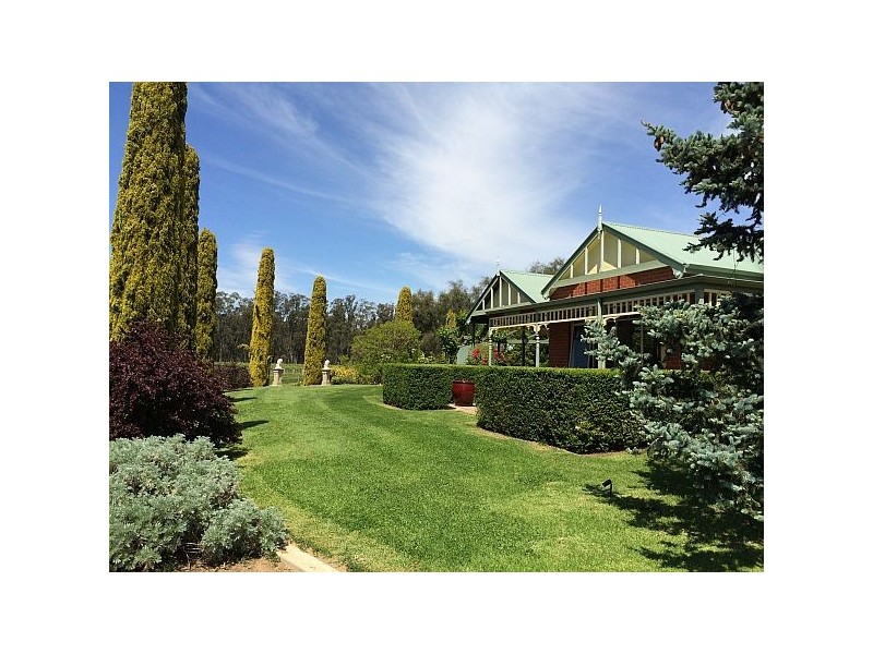 85 Old Weir Road, Murchison East VIC 3610