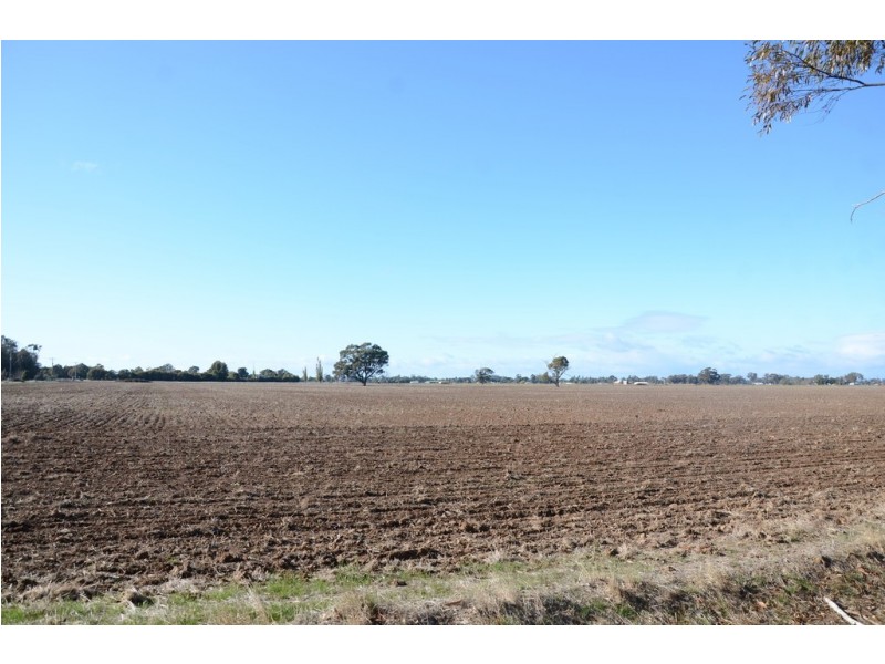 220 River Road, Kialla VIC 3631