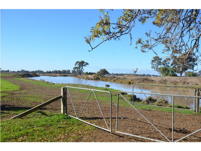 220 River Road, Kialla VIC 3631