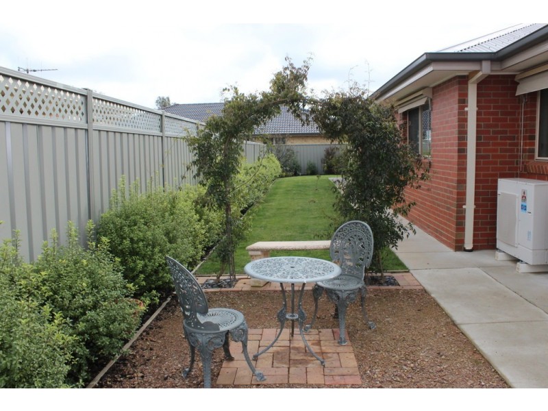2 Riviera Close, Tatura VIC 3616