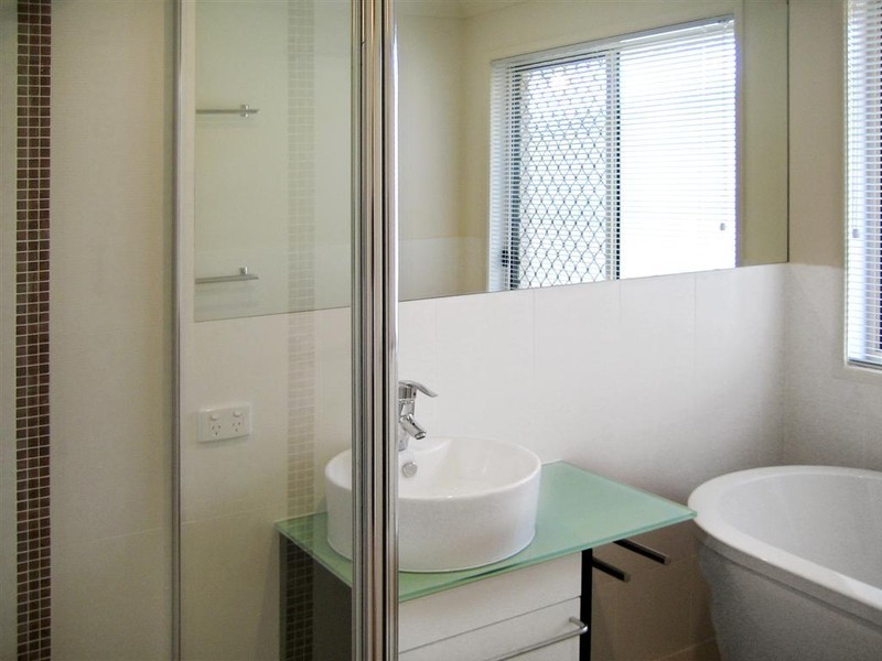 Seventeen Mile Rocks QLD 4073