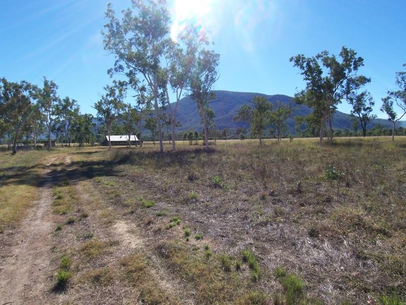 2434 Woodstock Giru Road, Majors Creek QLD 4816