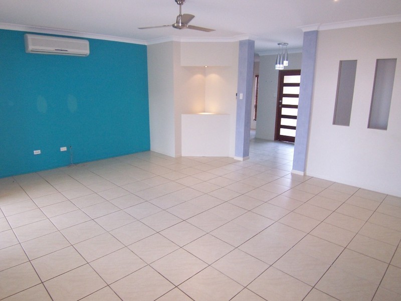 Bushland Beach QLD 4818