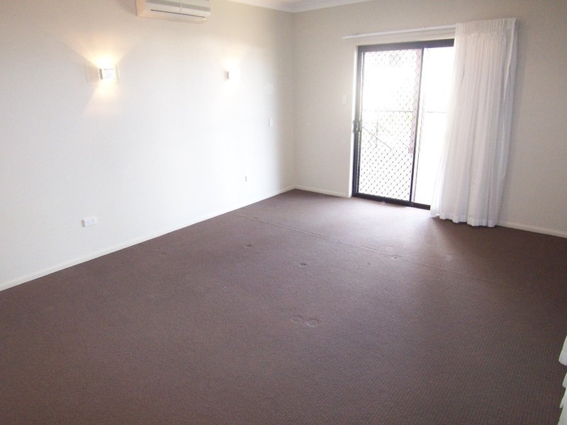 Bushland Beach QLD 4818