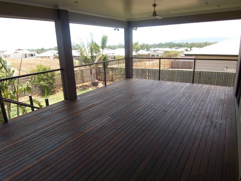 Bushland Beach QLD 4818