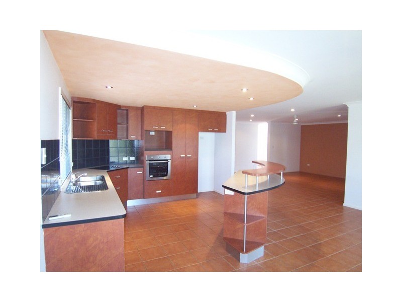 Bushland Beach QLD 4818