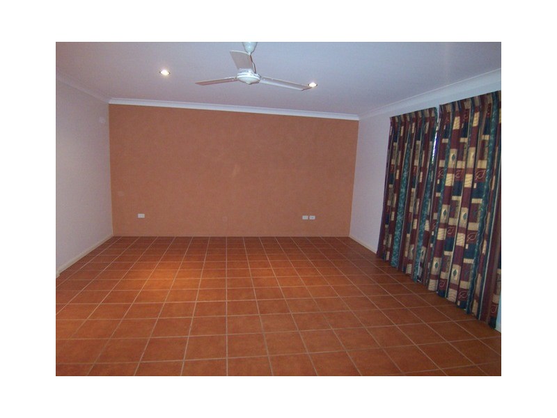 Bushland Beach QLD 4818