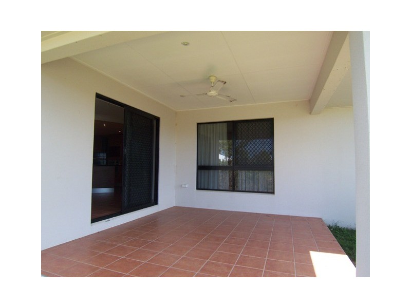 Bushland Beach QLD 4818