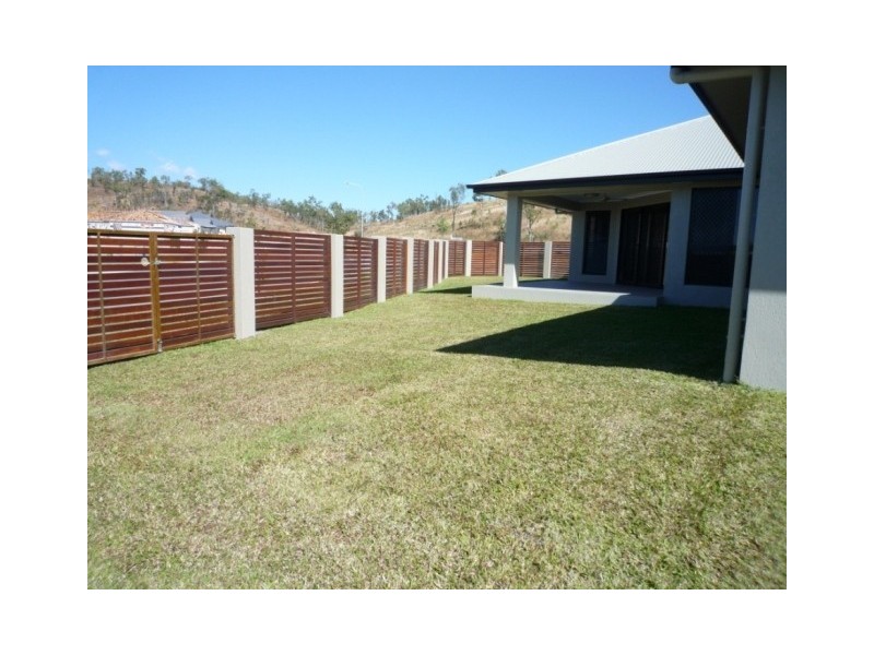 Bushland Beach QLD 4818