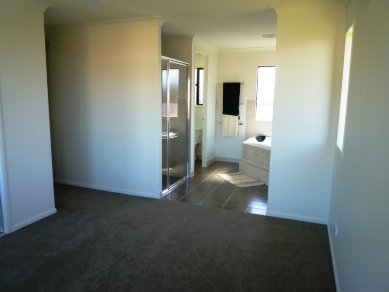 Bushland Beach QLD 4818