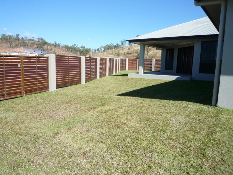 Bushland Beach QLD 4818