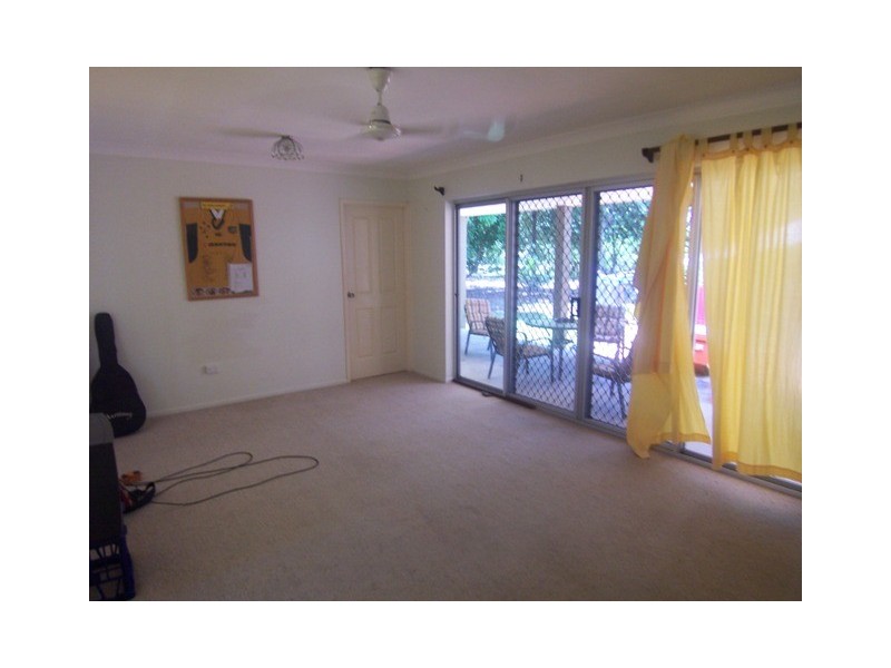 Bushland Beach QLD 4818