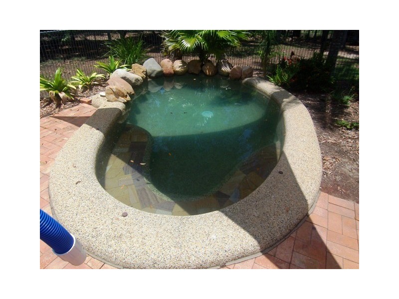 Bushland Beach QLD 4818