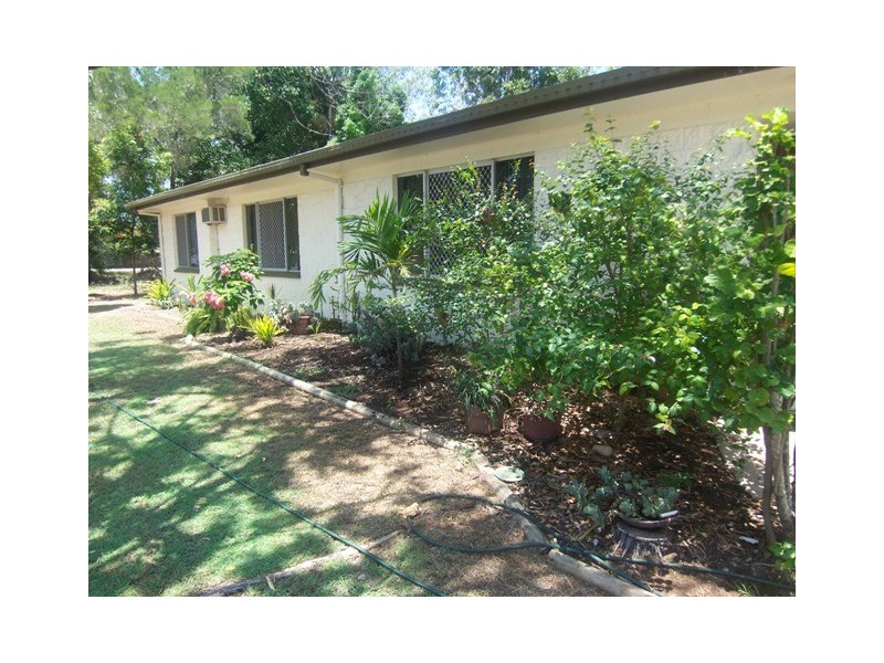 Bushland Beach QLD 4818