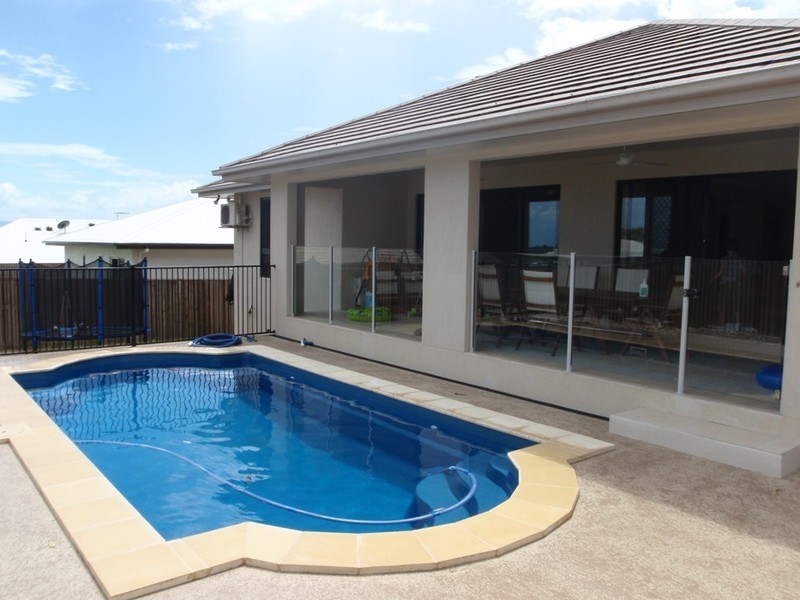 Bushland Beach QLD 4818