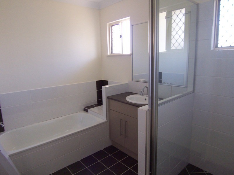 16 Firetail Pocket, Kelso QLD 4815