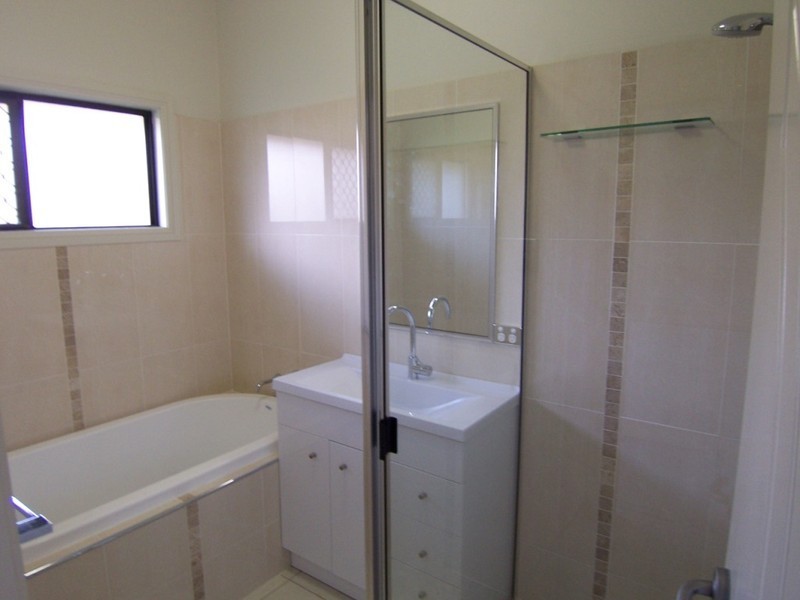 Bushland Beach QLD 4818