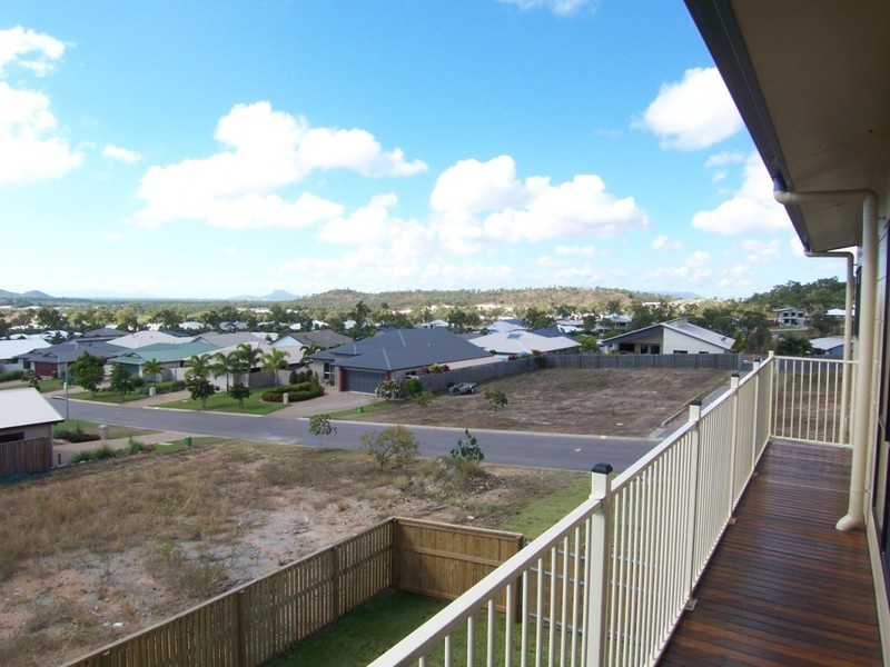 Bushland Beach QLD 4818