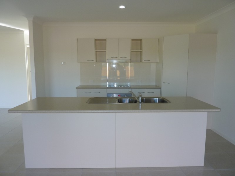 Bushland Beach QLD 4818