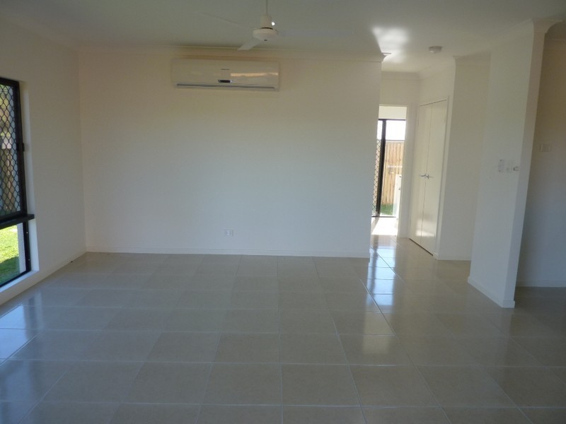 Bushland Beach QLD 4818