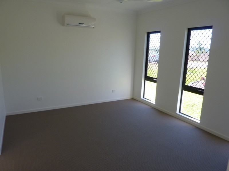 Bushland Beach QLD 4818