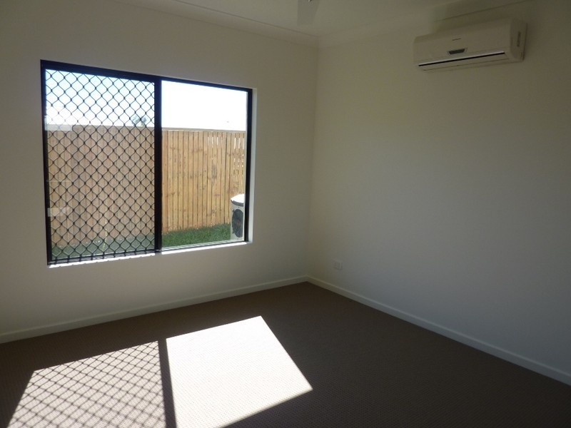 Bushland Beach QLD 4818