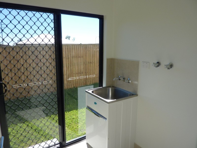 Bushland Beach QLD 4818