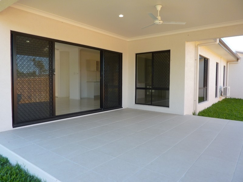 Bushland Beach QLD 4818