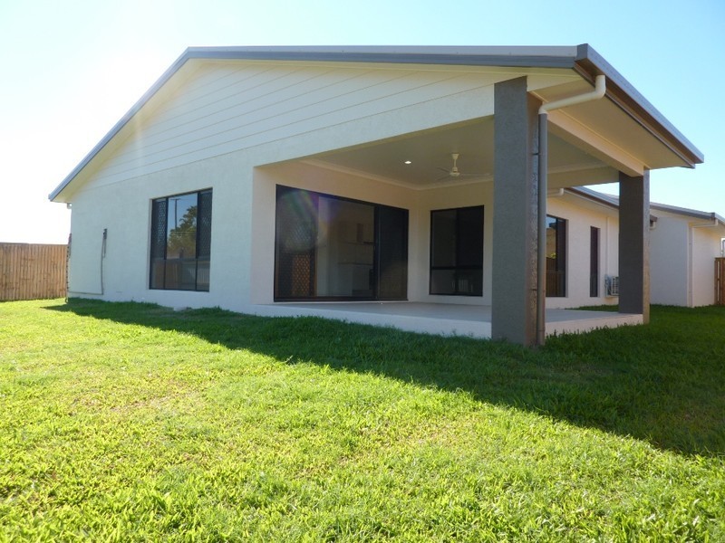 Bushland Beach QLD 4818