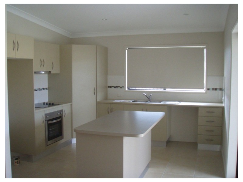 Bushland Beach QLD 4818