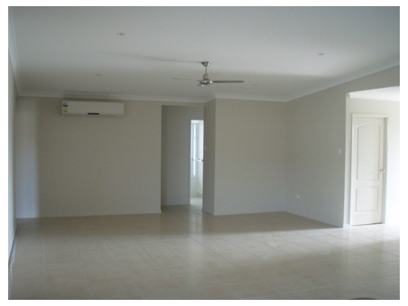 Bushland Beach QLD 4818